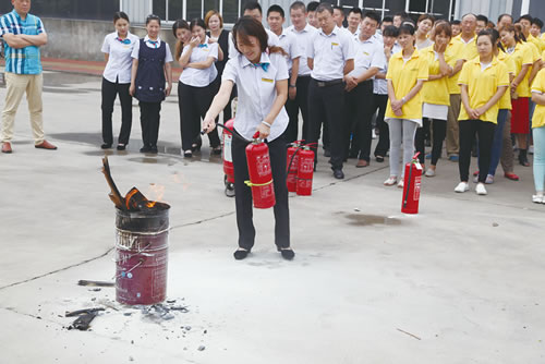 ���ˌ��M���_չ������ȫ�ݾ����