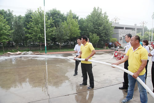 ���ˌ��M���_չ������ȫ�ݾ����